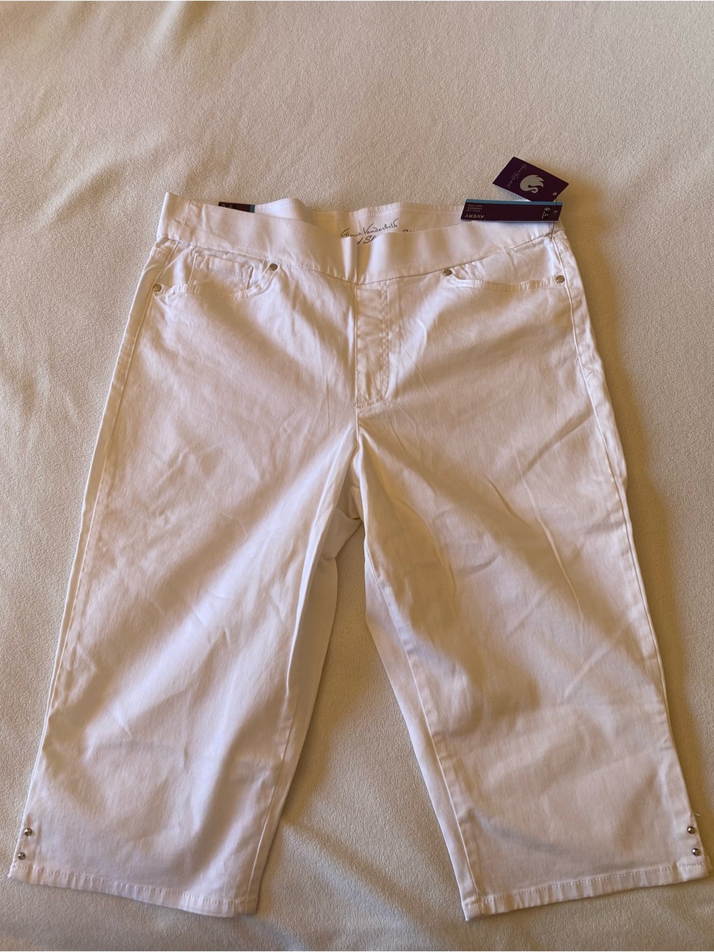 Gloria Vanderbilt White Capri Avery Pull On Skimmer Pants - Slimming Mid-Rise 16